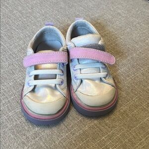 Kids Iridescent Sneakers with Pink Strap